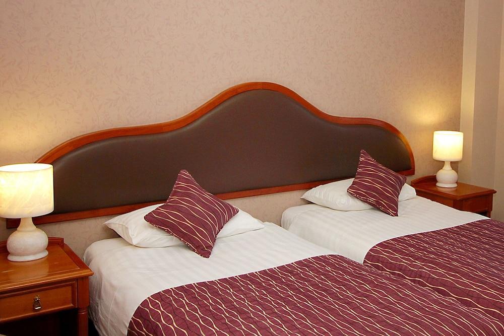 Coppid Beech Hotel Bracknell Exterior photo
